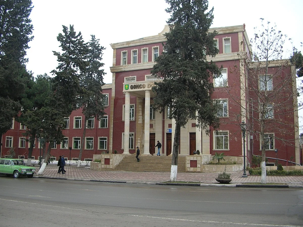 Gəncənin universitetlərində xaricdə doktorantura və ikili diplom haqqında təqdimat keçirilib