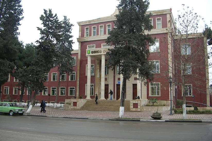 Gəncənin universitetlərində xaricdə doktorantura və ikili diplom haqqında təqdimat keçirilib