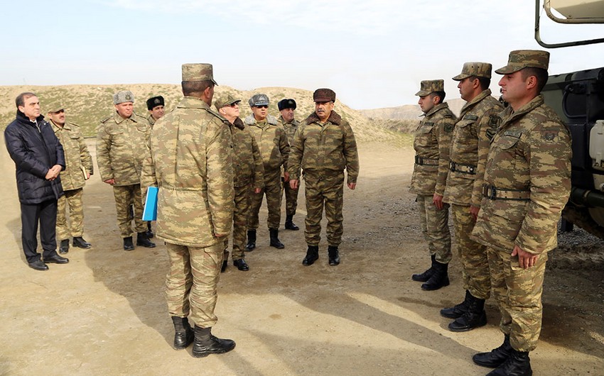 Prezidentin köməkçisi və müdafiə naziri cəbhə xəttində yerləşən hərbi hissələrdəki vəziyyəti yoxlayıb