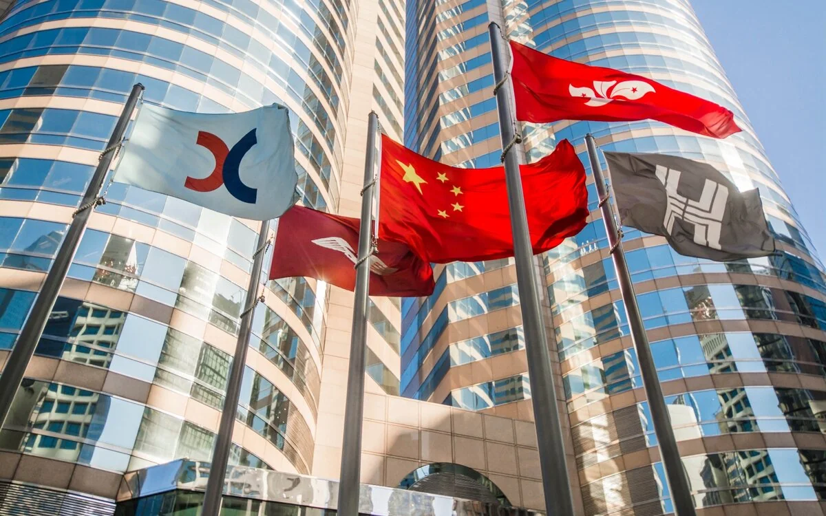 Key index of Hong Kong Stock Exchange rises to its highest in eight months