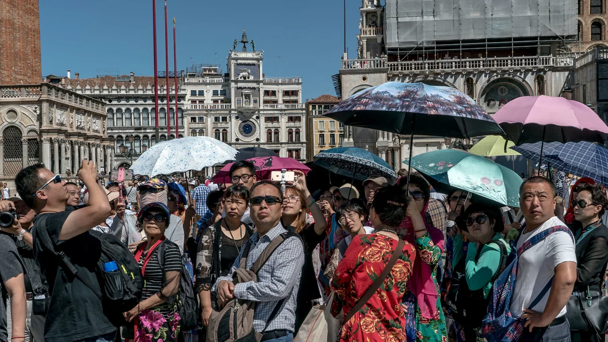 Venice to ban large tourist groups and loudspeakers