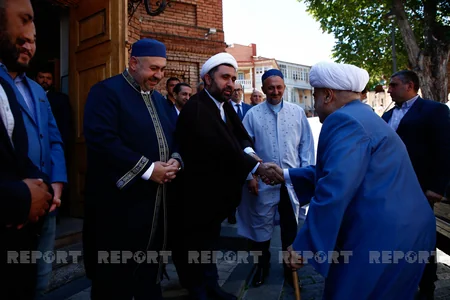Allahşükür Paşazadə Tbilisi Cümə məscidini ziyarət edib