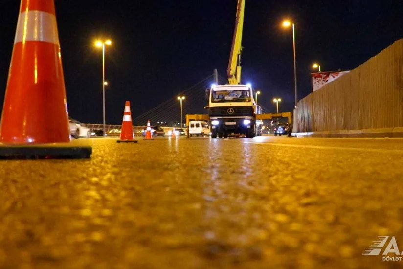 Bakının Ziya Bünyadov prospektində yeni yerüstü piyada keçidi tikilir