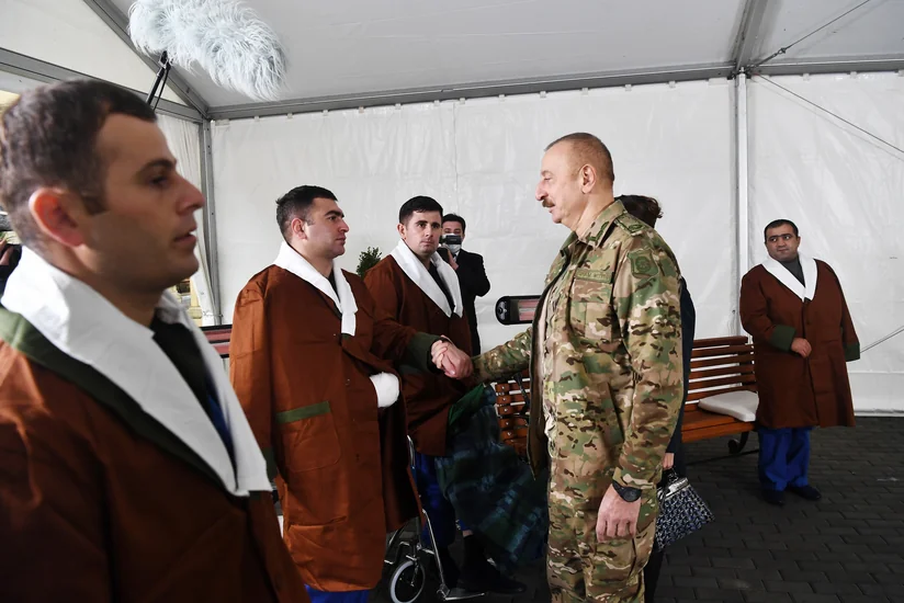 İlham Əliyev yaralı hərbçilərə təşəkkür etdi