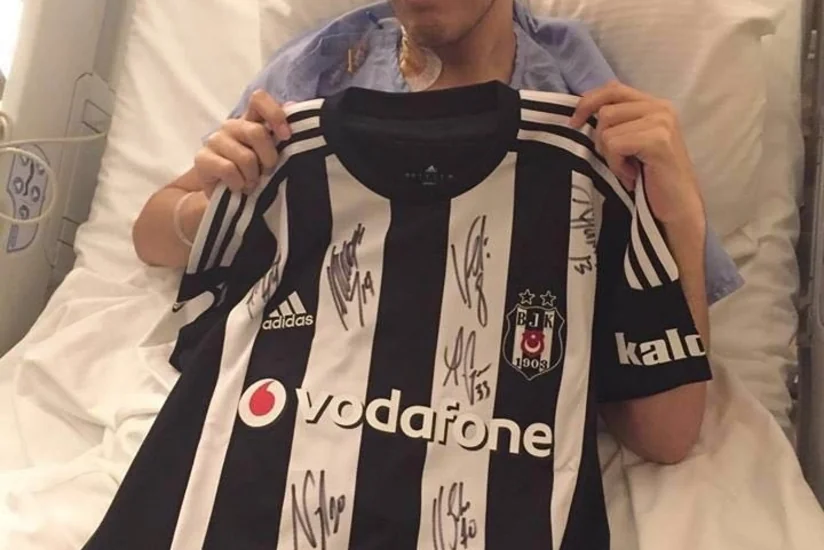 ​Beşiktaş klubu xərçəng xəstəsi olan azərbaycanlı azarkeşə dəstək verib