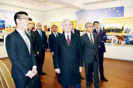 Heydər Əliyev Fondunun təşkilatçılığı ilə Pekində Azərbaycan-Çin dostluq konserti keçirilib
