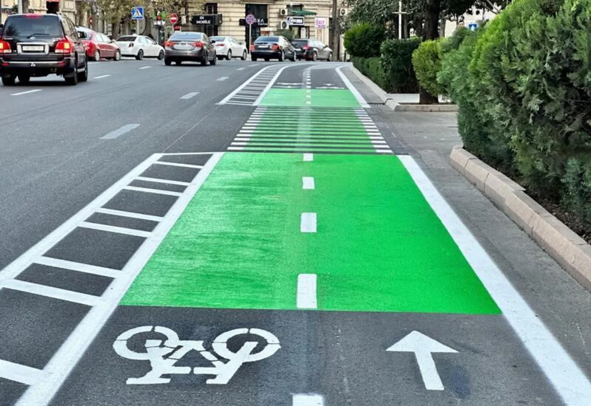 Bakıda daha bir küçədə mikromobillik zolağı təşkil edilib