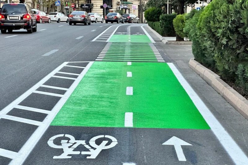 Bakıda daha bir küçədə mikromobillik zolağı təşkil edilib