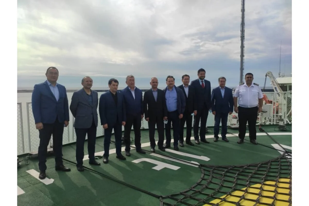 Özbəkistanın nəqliyyat naziri “Azərbaycan” gəmi-bərəsində olub