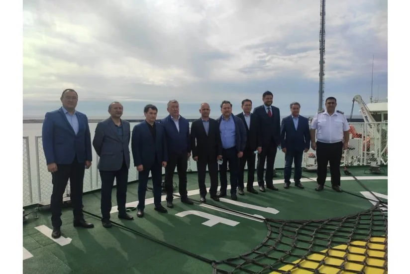 Özbəkistanın nəqliyyat naziri “Azərbaycan” gəmi-bərəsində olub