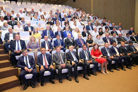 Prezidentin sərəncamı ilə təltif edilən tibb işçilərinə mükafatlar təqdim olunub