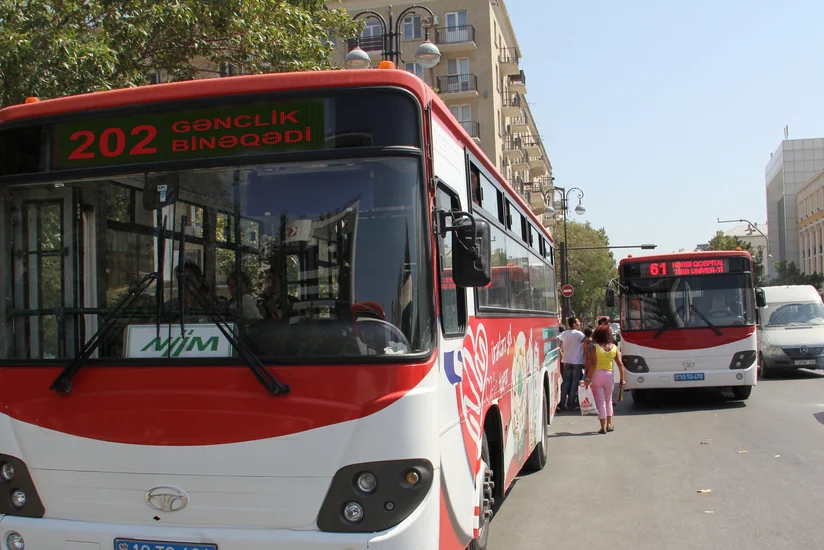 Avtobuslarda normadan artıq sərnişindaşıma qadağan edildi