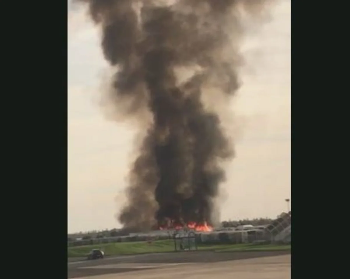 Fransanın Orli şəhər aeroportunda güclü yanğın baş verib