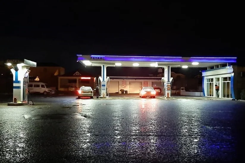 Bakıda yük avtomobili kişinin üzərindən keçib, bədəni hissələrə ayrılıb