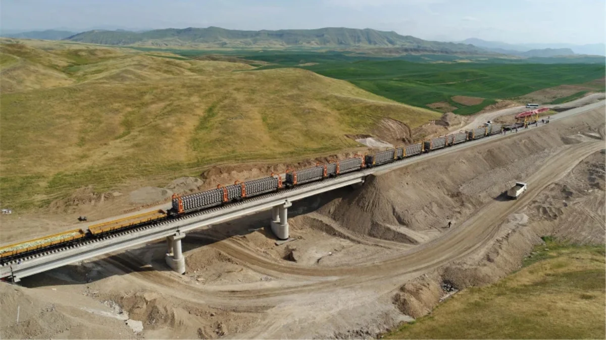 Horadiz-Ağbənd dəmir yolu xəttinin tikintisi 45 % tamamlanıb