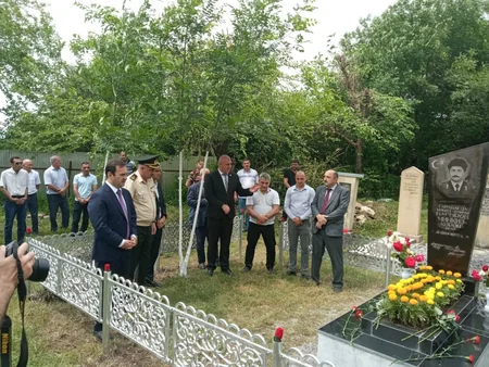 Şəhidin ad günü məzarı yanında qeyd olunub
