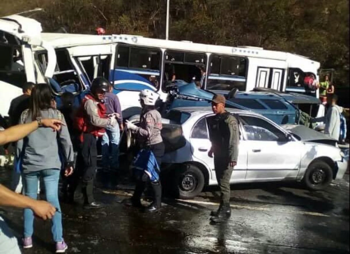 В Венесуэле более 30 человек пострадали в результате ДТП с 13 автомобилями