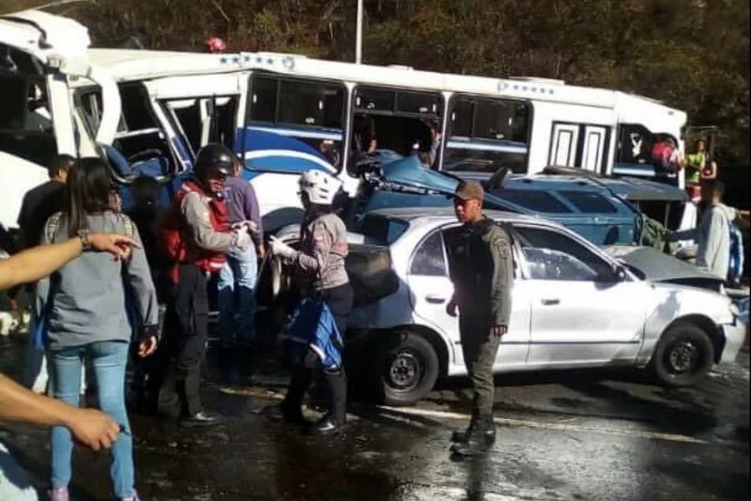 В Венесуэле более 30 человек пострадали в результате ДТП с 13 автомобилями