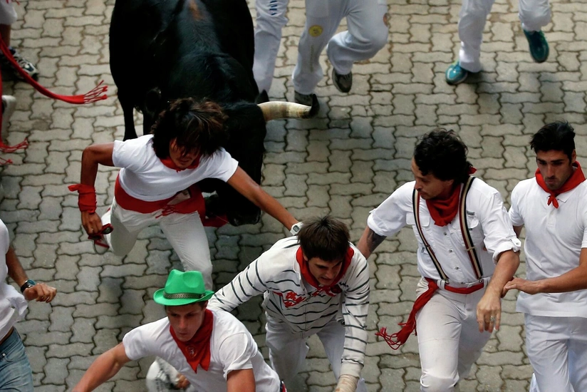 Six injured during controversial bull run in Spain