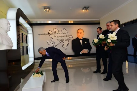 Azərikimyanın Etilen-polietilen zavodunun yenidən qurulması çərçivəsində iki müqavilə imzalanıb - YENİLƏNİB