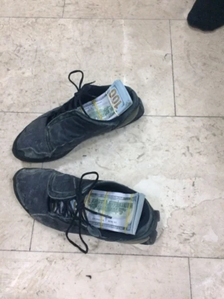 Rusiya vətəndaşlarının üzərində 120 min dollar aşkarlanıb