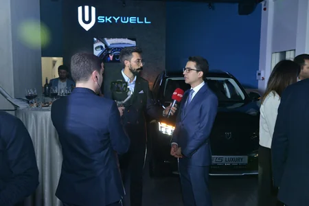ONVOLT elektromobil satış-sərgi salonunu və SKYWELL ET5 modelini təqdim edib