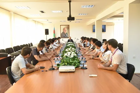 SOCAR-da “Ödənişli Yay Təcrübəsi” proqramı üzrə təcrübə keçən tələblərlə görüş keçirilib