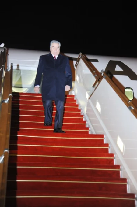 Tacikistan Prezidenti Emoməli Rəhmon Azərbaycana işgüzar səfərə gəlib