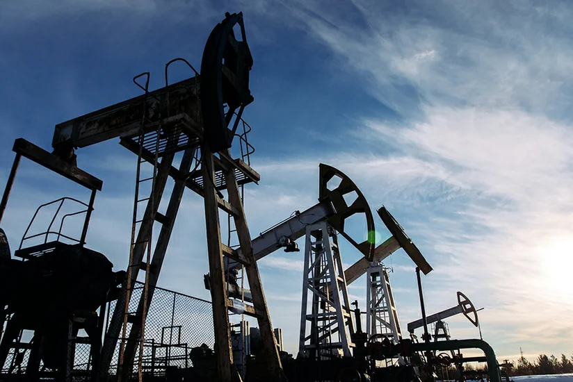Нефть дешевеет на неопределенности вокруг спроса на сырьё