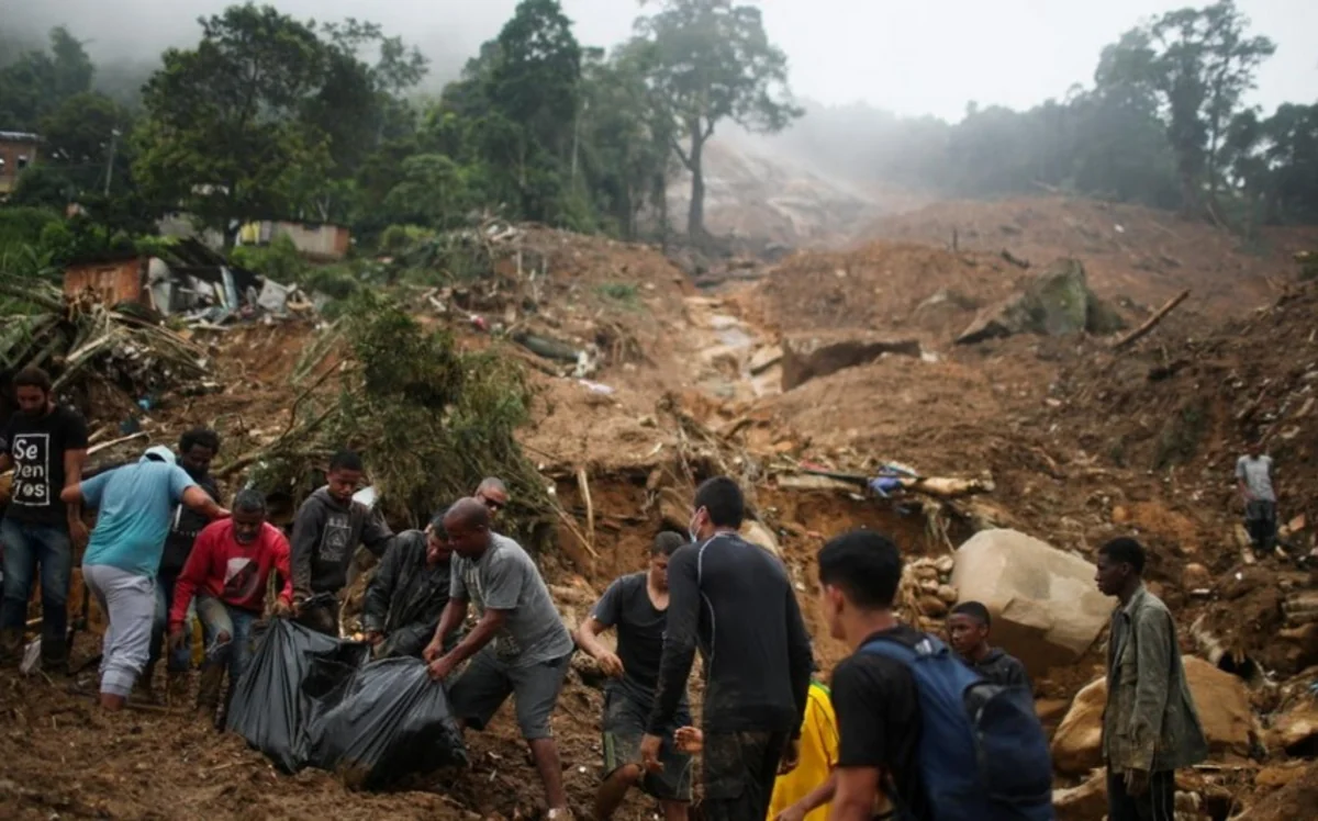 Число жертв ливней на северо-востоке Бразилии выросло до 106