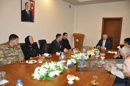 Biləsuvarda şəhidlərin orden və medalları ailələrinə təqdim olunub