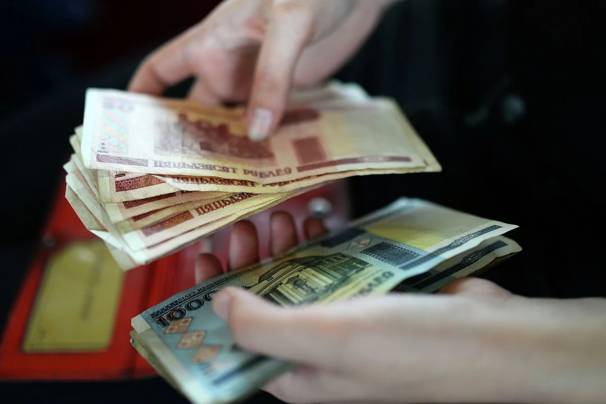 Bloomberg: Russian exodus puts neighbors’ currencies at top of global rankings