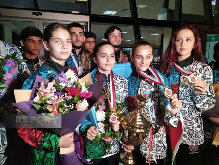 Batumidə keçirilən turnirdə iştirak edən karateçilər Vətənə qayıdıblar