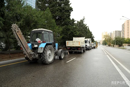 Bakıda kanalizasiya xətti partladı, “Azəravtoyol”un çəkdiyi yol çökdü - FOTO