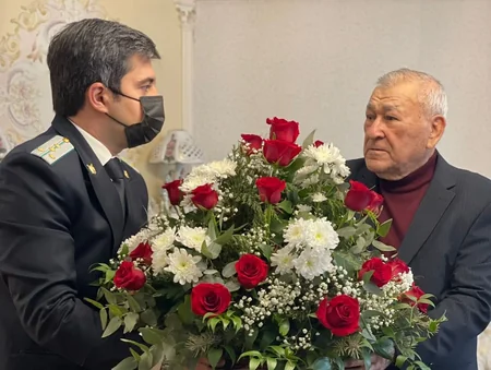 Baş Prokurorluğun əməkdaşları veteran Firudin Məmmədovu ziyarət ediblər