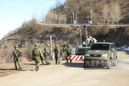 Total of 30 vehicles of peacekeepers move freely through Khankandi-Lachin road