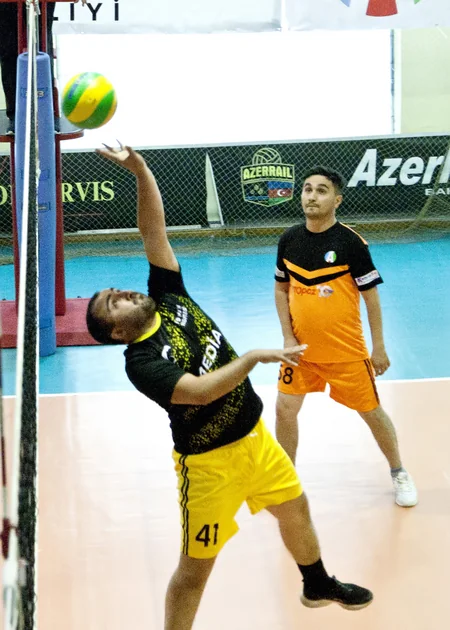 Voleybol üzrə Zəfər Kubokunda yarımfinalçılar müəyyənləşib