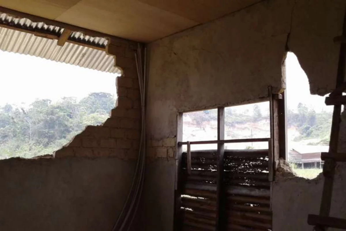 Indonesian quake injures scores, shakes popular tourist spot