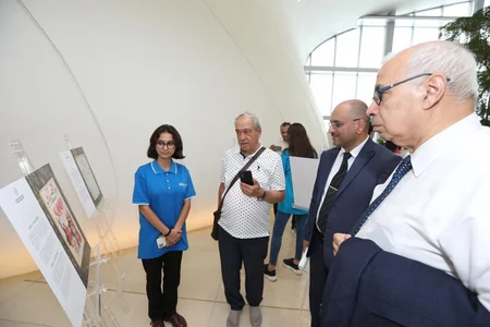 Beynəlxalq Media Forumunun iştirakçıları Azərbaycan çap mətbuatı tarixinin inciləri sərgisi ilə tanış olublar