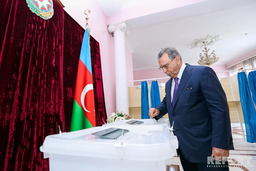 Akademik Ramiz Mehdiyev səs verib