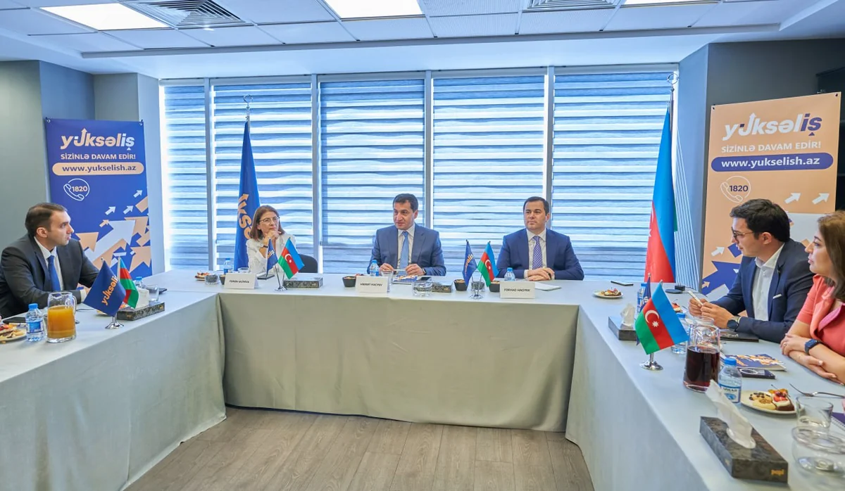 Hikmat Hajiyev meets winners of 2nd Yüksəliş competition