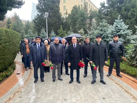 “Azərkontrakt”ın əməkdaşları Ulu Öndər Heydər Əliyevin xatirəsini yad edib