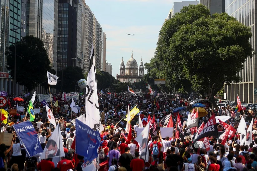 Акции протеста против политики Болсонару прошли по всей Бразилии