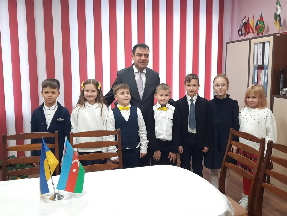 İrpendəki Zərifə Əliyeva adına liseyə Azərbaycan dili dərslikləri təhvil verilib