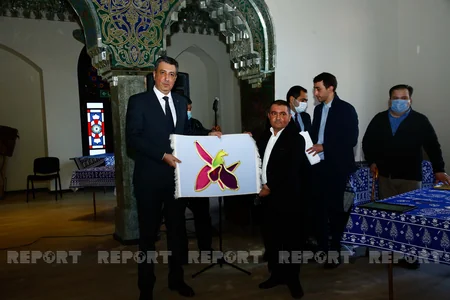 Azərbaycanlı gənclər Tbilisidə rəsm və əl işlərini nümayiş etdiriblər