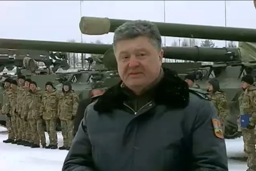 Порошенко заявил о готовности Украины отвести танки от линии разграничения