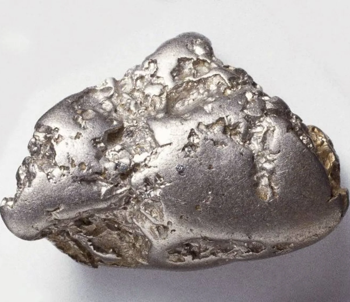Palladium price tops 1000$ for the first time in last 16 years