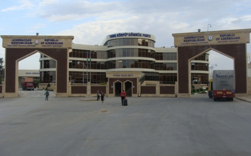 Sınıq Körpüdə kütləvi dava düşüb, gömrük işçisi döyülüb - ƏLAVƏ OLUNUB