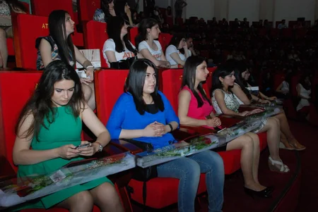 Azərbaycan tibb universitetinin məzunları Hippokrat andı içiblər