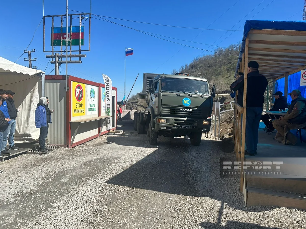 Vehicles of peacekeepers move unhindered on Khankandi-Lachin road